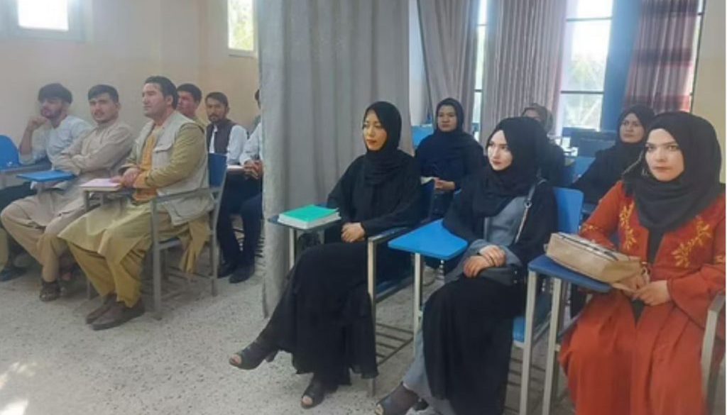 Classroom-in-Afghanistan_XpxYdaOP5O