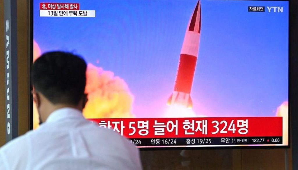 North-Korea-fires-projectile