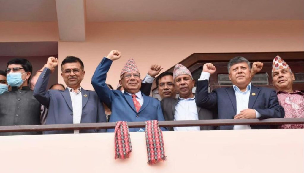 neka-ekikrit-samajbadi-990x593